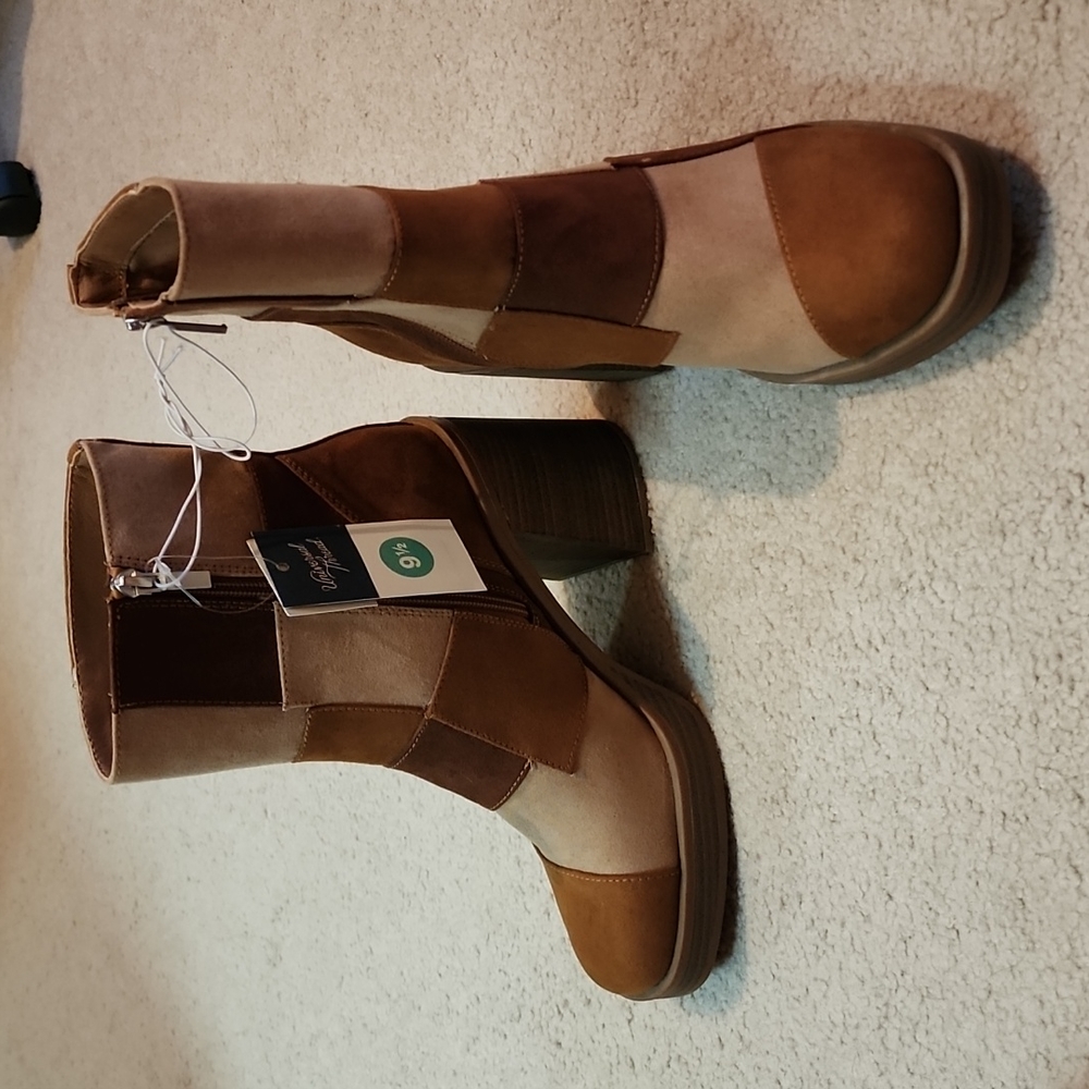 Universal Threads Olly Platform Patchwork Boots 9 1/2 Memory Foam